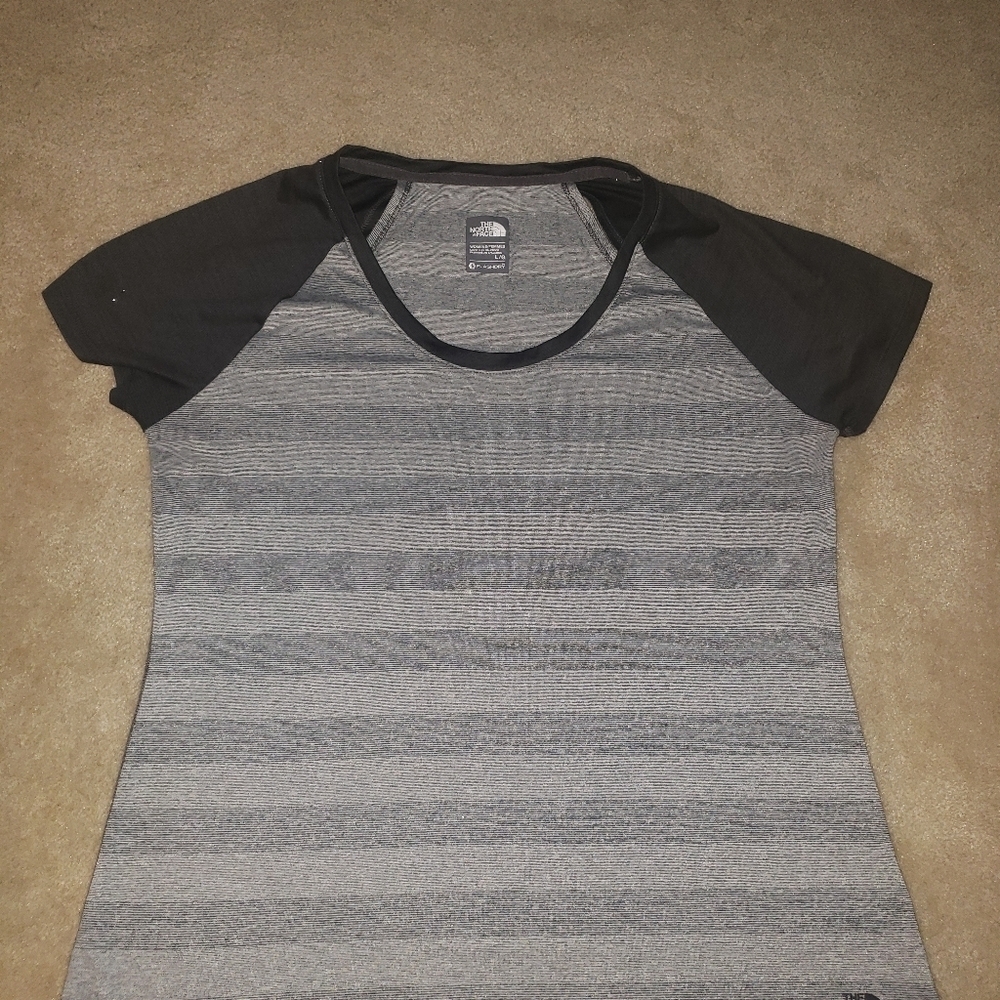 NORTHFACE TOP SZ LARGE